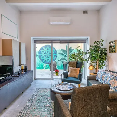 Nyaraló Luxury 2bedroom House With Large Back Yard Rabe1-2 *