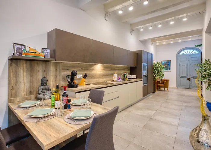 Luxury 2bedroom House With Large Back Yard Rabe1-2 Nyaraló *