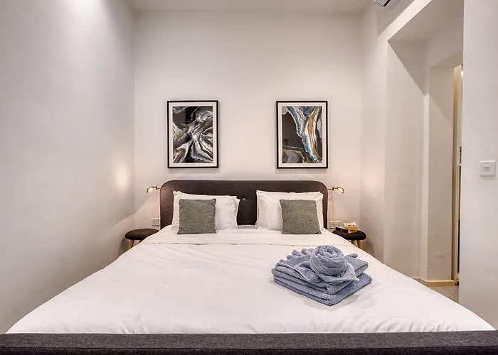 Nyaraló Luxury 2bedroom House With Large Back Yard Rabe1-2 *