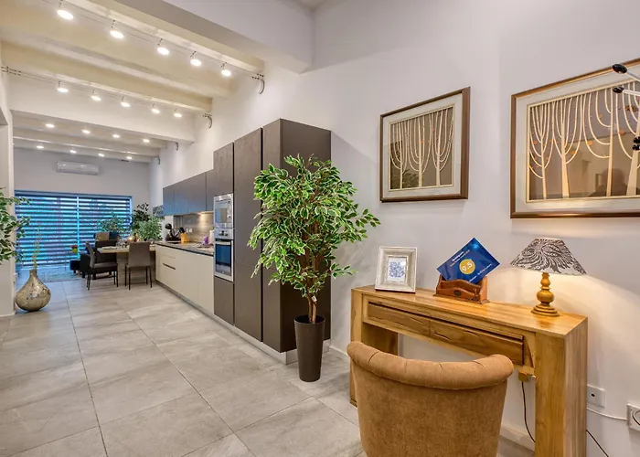 Nyaraló Luxury 2bedroom House With Large Back Yard Rabe1-2 *