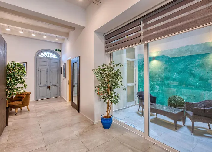 Nyaraló Luxury 2bedroom House With Large Back Yard Rabe1-2