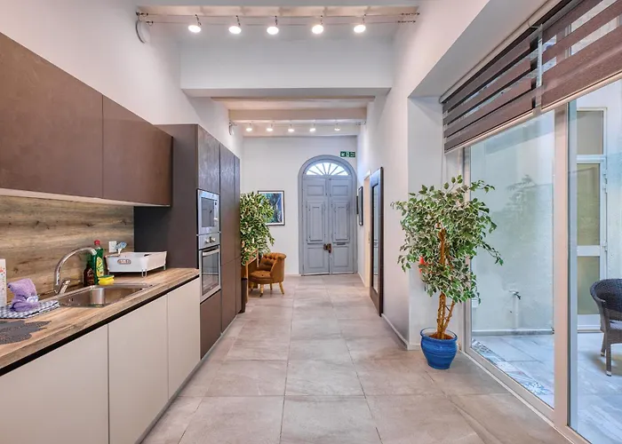 Luxury 2bedroom House With Large Back Yard Rabe1-2 Nyaraló *