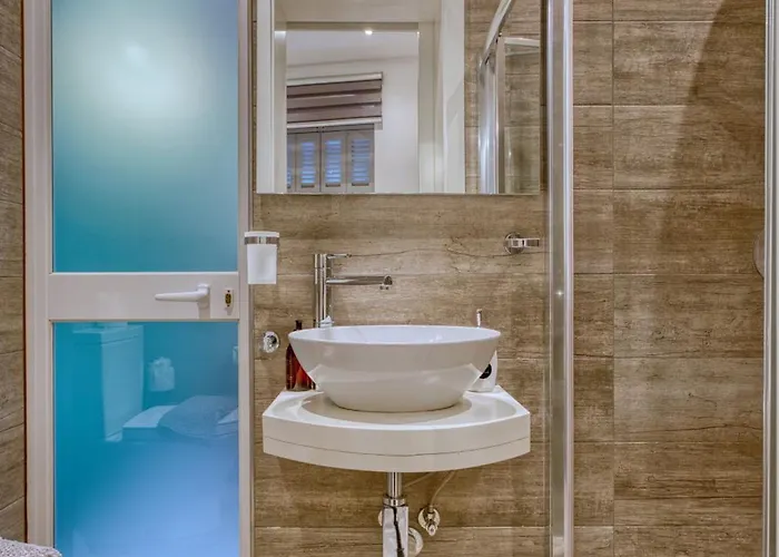 Luxury 2bedroom House With Large Back Yard Rabe1-2 Nyaraló