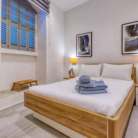 Luxury 2bedroom House With Large Back Yard Rabe1-2 * Valletta