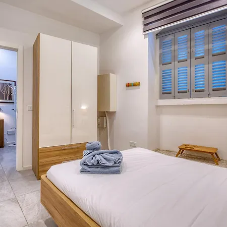 Luxury 2bedroom House With Large Back Yard Rabe1-2 *