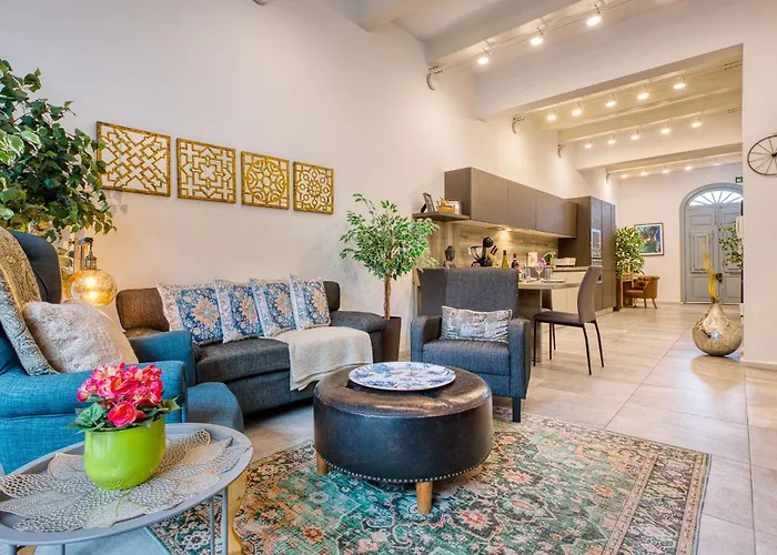 Luxury 2bedroom House With Large Back Yard Rabe1-2 *