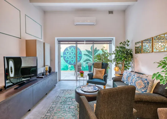 Vakantiehuis Luxury 2bedroom House With Large Back Yard Rabe1-2 *