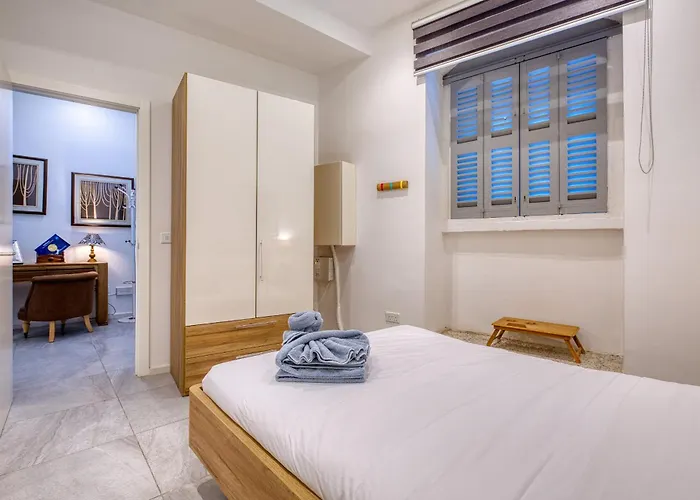 Luxury 2bedroom House With Large Back Yard Rabe1-2 *