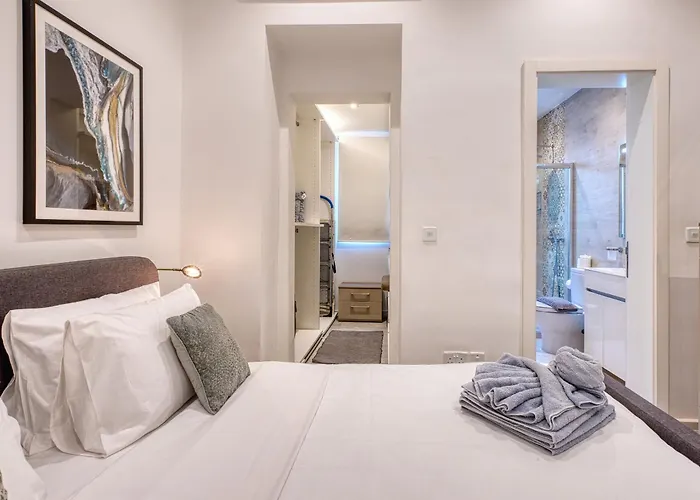 Luxury 2bedroom House With Large Back Yard Rabe1-2 *