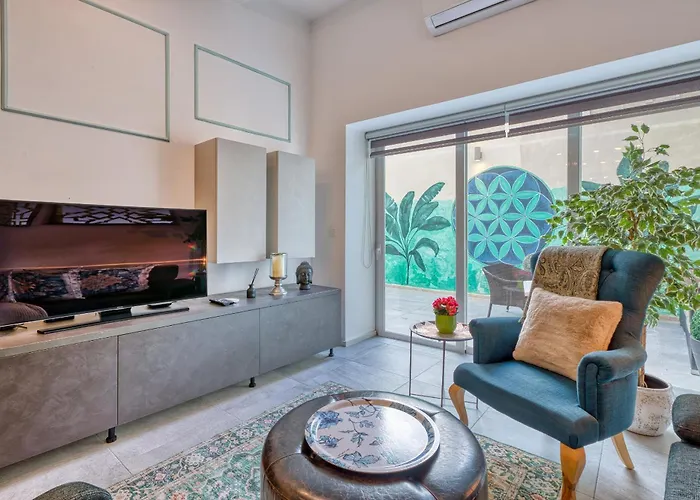 Luxury 2bedroom House With Large Back Yard Rabe1-2 בית נופש