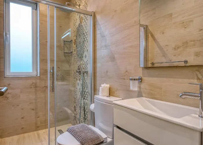 Luxury 2bedroom House With Large Back Yard Rabe1-2 בית נופש ואלטה